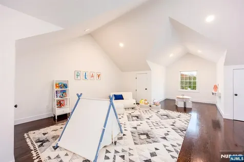 2 Bona Court Park Ridge NJ 07656