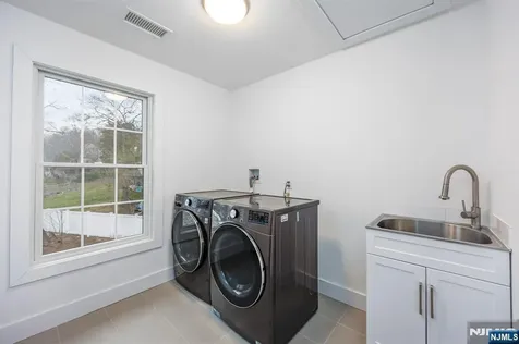 2 Bona Court Park Ridge NJ 07656