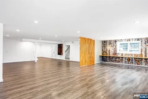 2 Bona Court Park Ridge NJ 07656