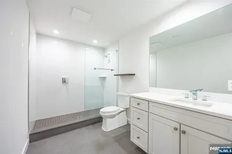 2 Bona Court Park Ridge NJ 07656