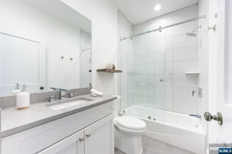 2 Bona Court Park Ridge NJ 07656