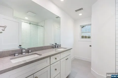 2 Bona Court Park Ridge NJ 07656