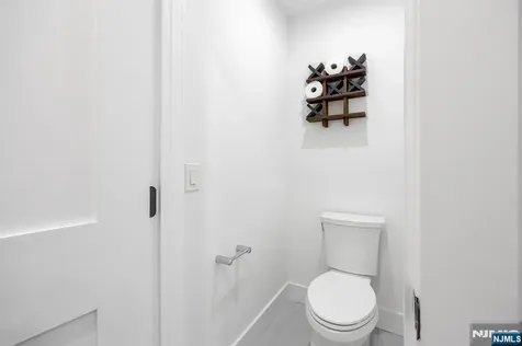 2 Bona Court Park Ridge NJ 07656