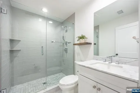2 Bona Court Park Ridge NJ 07656