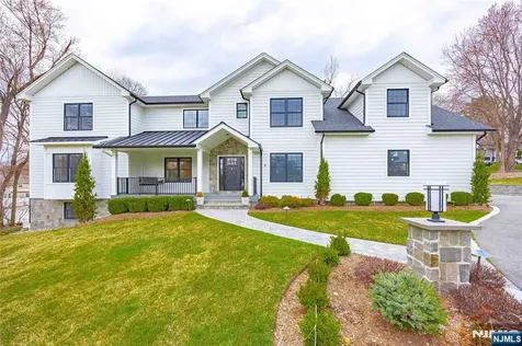 2 Bona Court Park Ridge NJ 07656
