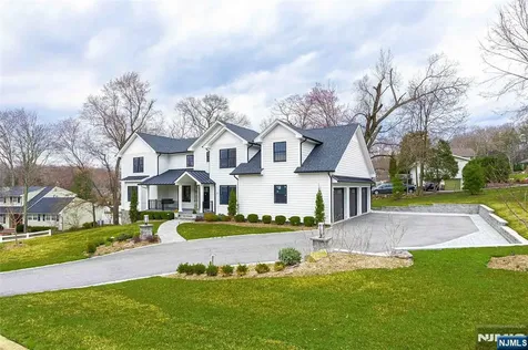 2 Bona Court Park Ridge NJ 07656