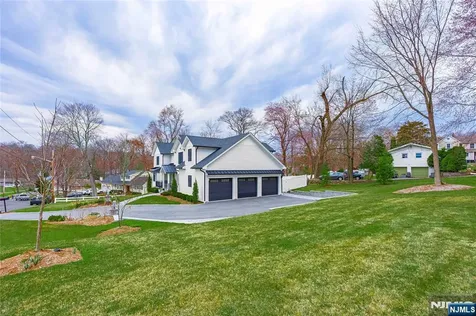 2 Bona Court Park Ridge NJ 07656