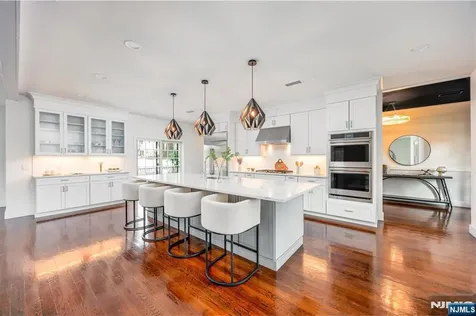 2 Bona Court Park Ridge NJ 07656