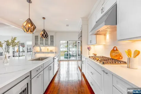 2 Bona Court Park Ridge NJ 07656