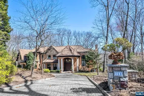 711 Dakota Trail Franklin Lakes NJ 07417