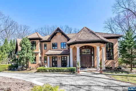 711 Dakota Trail Franklin Lakes NJ 07417