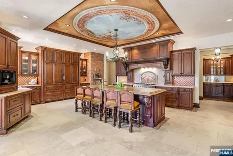 711 Dakota Trail Franklin Lakes NJ 07417
