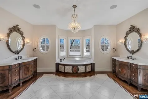 711 Dakota Trail Franklin Lakes NJ 07417