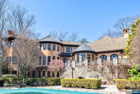 711 Dakota Trail Franklin Lakes NJ 07417