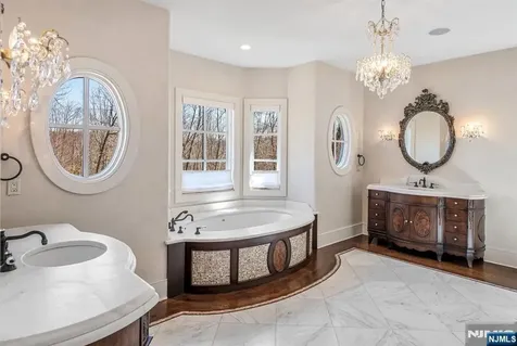 711 Dakota Trail Franklin Lakes NJ 07417