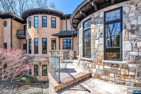 711 Dakota Trail Franklin Lakes NJ 07417