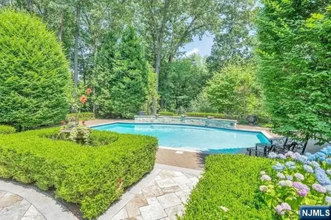711 Dakota Trail Franklin Lakes NJ 07417