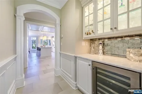 111 Van Riper Lane Woodcliff Lake NJ 07677