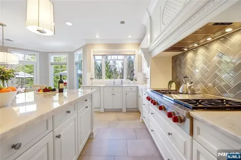 111 Van Riper Lane Woodcliff Lake NJ 07677