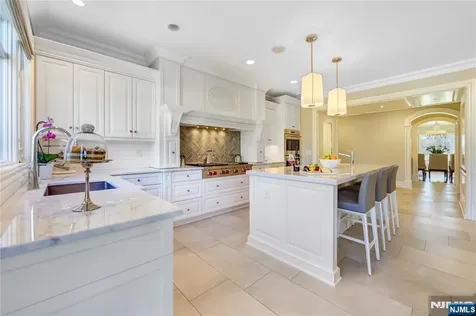 111 Van Riper Lane Woodcliff Lake NJ 07677