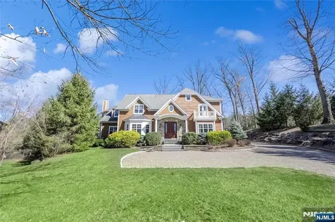 111 Van Riper Lane Woodcliff Lake NJ 07677