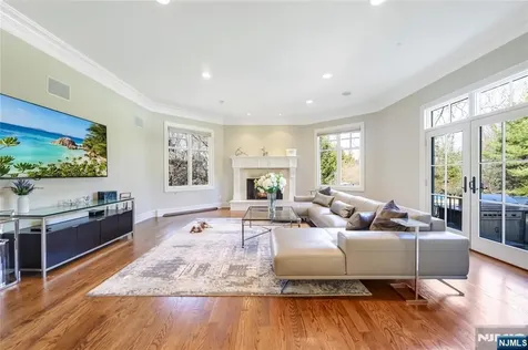 111 Van Riper Lane Woodcliff Lake NJ 07677