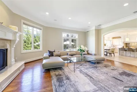 111 Van Riper Lane Woodcliff Lake NJ 07677