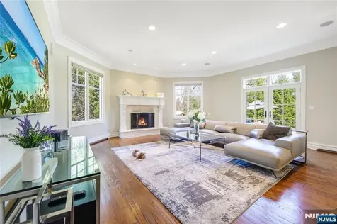 111 Van Riper Lane Woodcliff Lake NJ 07677