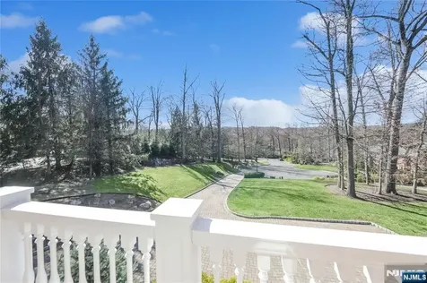 111 Van Riper Lane Woodcliff Lake NJ 07677