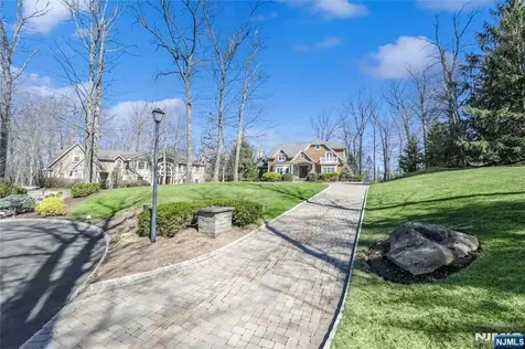 111 Van Riper Lane Woodcliff Lake NJ 07677