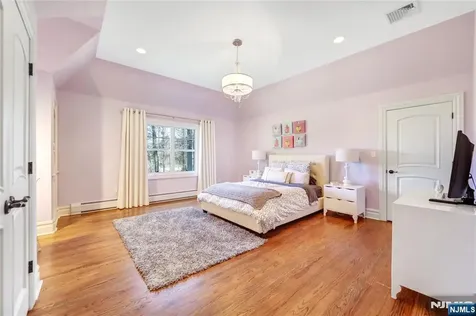 111 Van Riper Lane Woodcliff Lake NJ 07677