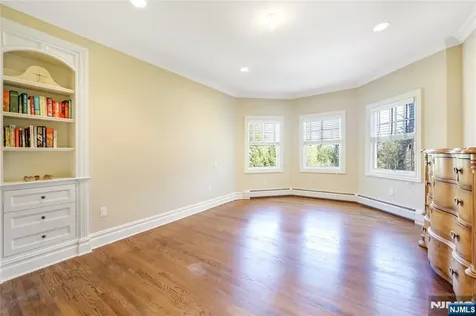 111 Van Riper Lane Woodcliff Lake NJ 07677