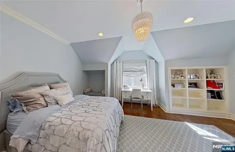 111 Van Riper Lane Woodcliff Lake NJ 07677