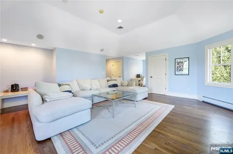 111 Van Riper Lane Woodcliff Lake NJ 07677