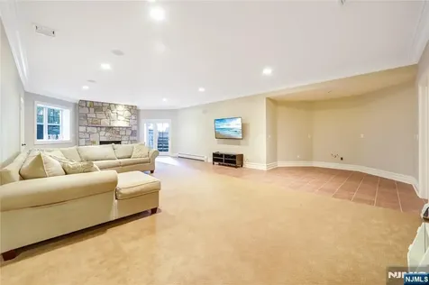 111 Van Riper Lane Woodcliff Lake NJ 07677