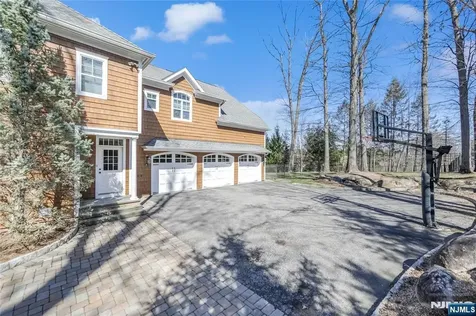 111 Van Riper Lane Woodcliff Lake NJ 07677