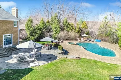 111 Van Riper Lane Woodcliff Lake NJ 07677
