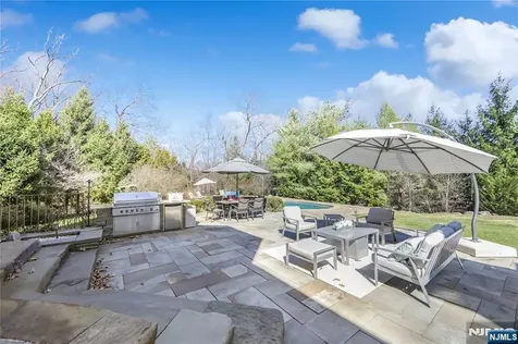111 Van Riper Lane Woodcliff Lake NJ 07677