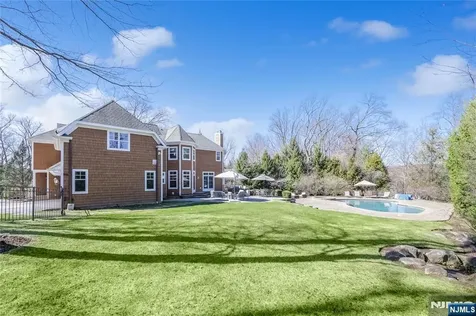 111 Van Riper Lane Woodcliff Lake NJ 07677