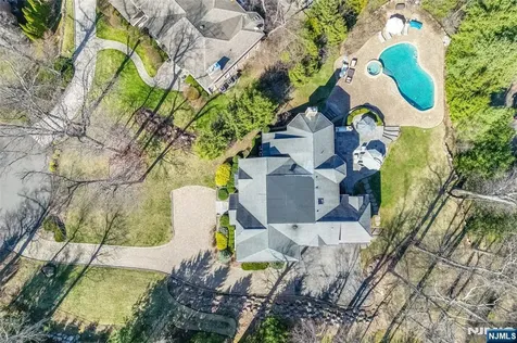 111 Van Riper Lane Woodcliff Lake NJ 07677