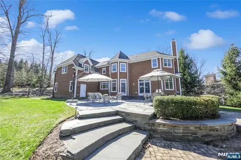 111 Van Riper Lane Woodcliff Lake NJ 07677