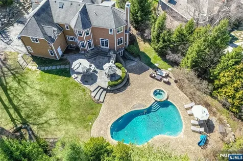 111 Van Riper Lane Woodcliff Lake NJ 07677