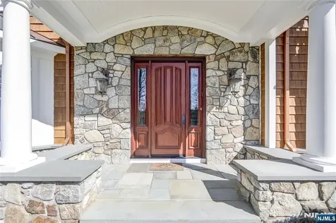111 Van Riper Lane Woodcliff Lake NJ 07677