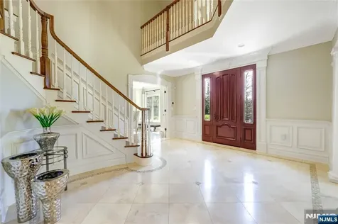 111 Van Riper Lane Woodcliff Lake NJ 07677