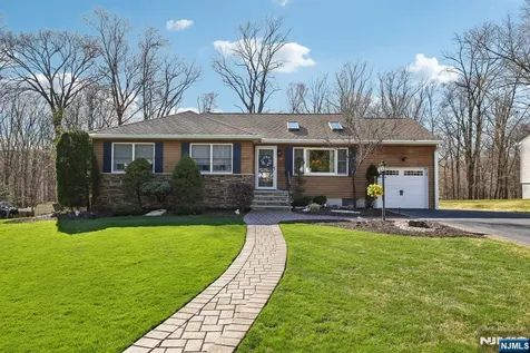 87 Wayne Court North Haledon NJ 07508