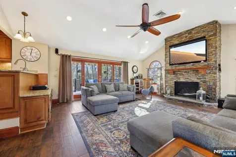 87 Wayne Court North Haledon NJ 07508
