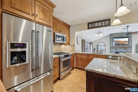 87 Wayne Court North Haledon NJ 07508
