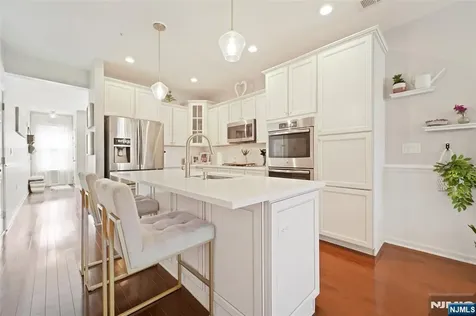 6 Masterson Court Waldwick NJ 07463