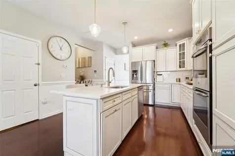 6 Masterson Court Waldwick NJ 07463