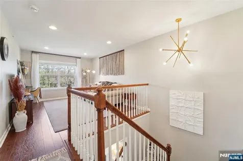 6 Masterson Court Waldwick NJ 07463